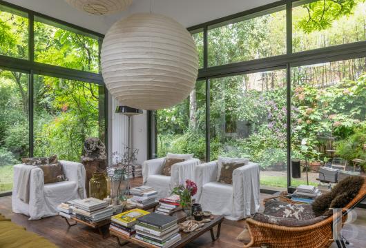 paris - In Meudon, on a private road close to the train station, an architect-designed house and outbuilding set within an extraordinary garden